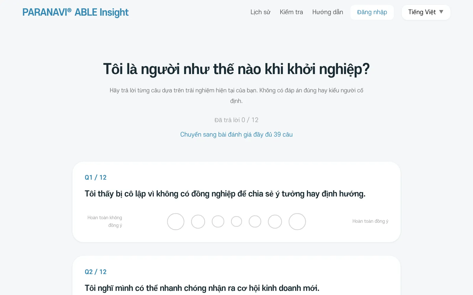 Màn hình bài kiểm tra. Phía trên có số câu đã trả lời và Chuyển sang bài đánh giá đầy đủ 39 câu, mỗi câu có bảy vòng tròn từ Hoàn toàn không đồng ý đến Hoàn toàn đồng ý